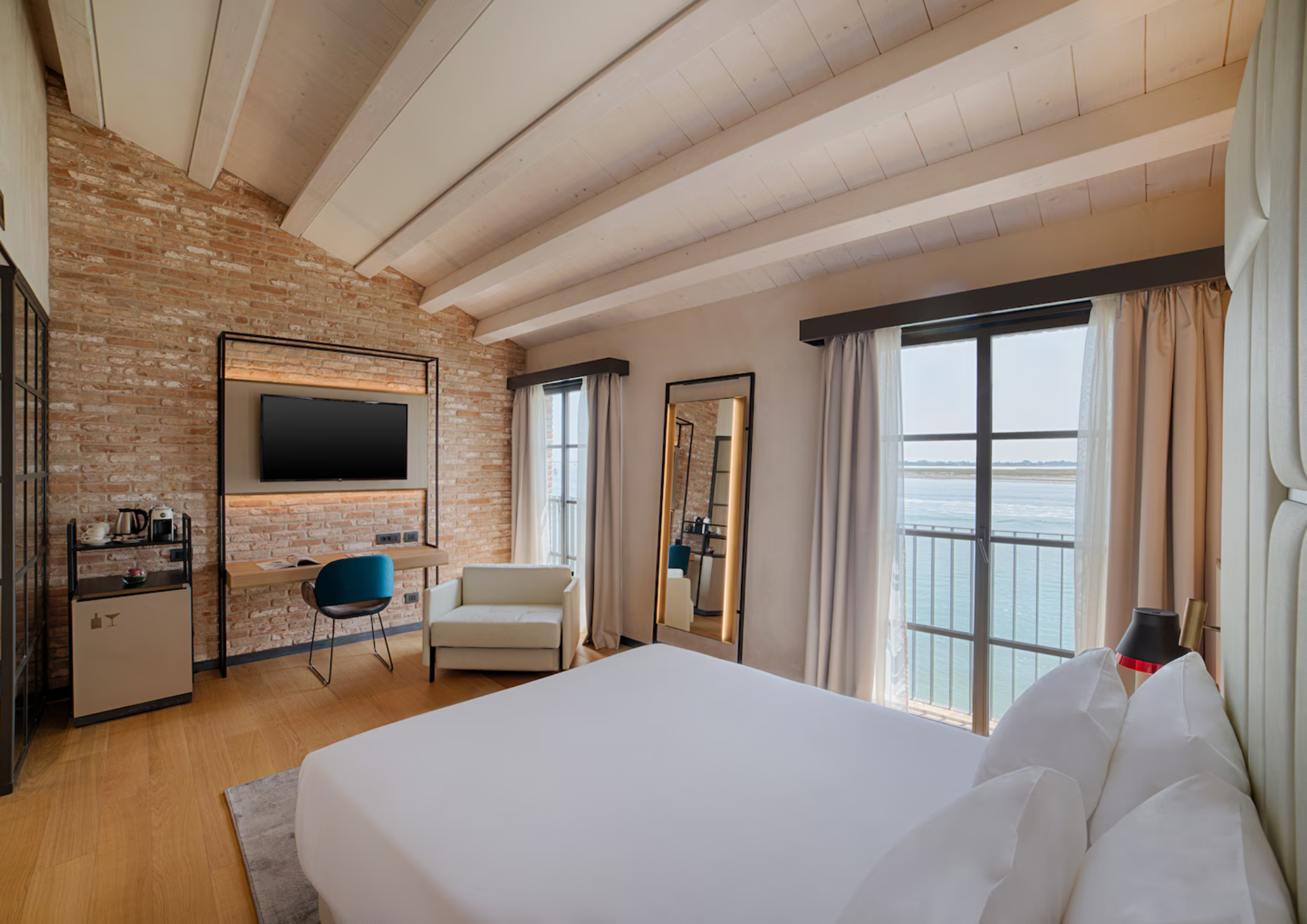 Camere <b class="text-primary">vuote</b> sotto data ?